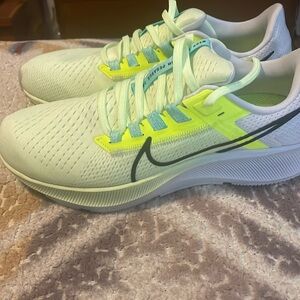 Air zoom Pegasus 38 worn one time